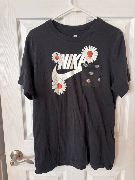 Nike Tops - 5/$25 Nike Black Daisy Logo Pocket Tee